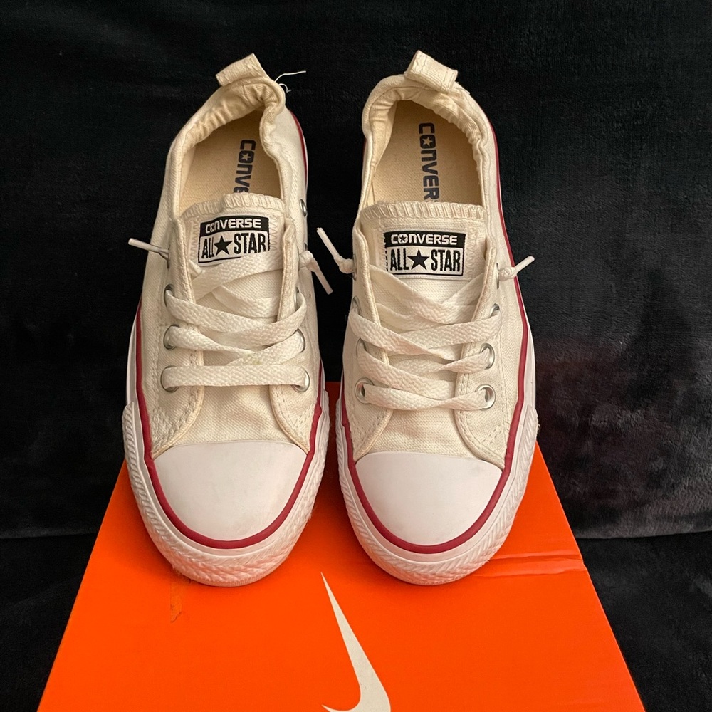 Converse slip on low top sneakers size 6 white